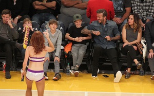 David Beckham trêu Cruz ngượng chín mặt khi nhìn thấy nữ cheerleader xinh đẹp