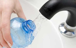 Đừng bơm nước lại những chai nhựa để tái sử dụng nhiều lần, hiểm họa khôn lường