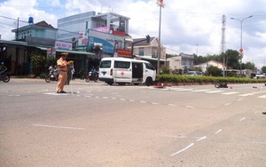 Xe cứu thương tông xe máy văng 20 m, 1 người tử nạn