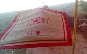 Bàng hoàng cảnh tượng em chết cạnh anh trai đang uống rượu