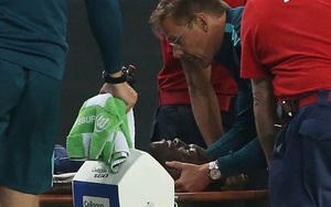 Chấn thương gãy cổ kinh hoàng, sao Wolfsburg nhập viện khẩn cấp