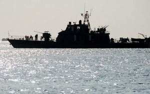 Mỹ bắn tên lửa, Iran đưa hạm đội tới Yemen