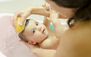 5 thời điểm không nên tắm cho trẻ, cha mẹ cần tuyệt đối tuân thủ