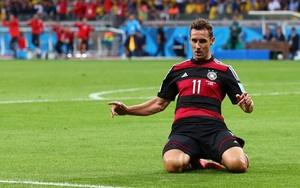 Chân sút vĩ đại nhất lịch sử World Cup chính thức treo giày ở tuổi 38