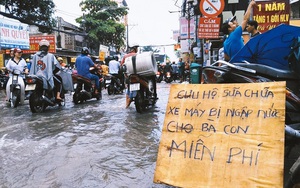 Câu chuyện đẹp về 3 anh em sửa xe miễn phí cho bà con mùa nước ngập Sài Gòn vào đề thi