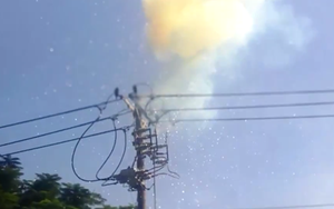 Trụ điện nổ như pháo hoa giữa phố ở Sài Gòn