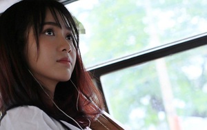 Mặt rất xinh, hát rất hay: Đây là lý do mà cô gái này đã bị... quay lén clip trên xe bus!