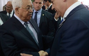 Cái bắt tay lịch sử trong lễ tang ông Shimon Peres
