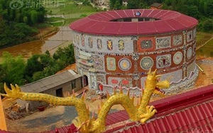 Cụ bà 86 tuổi chi 21 tỉ đồng xây cung điện gốm sứ