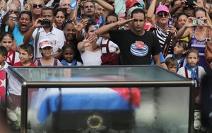 Người dân Cuba rưng rưng trên đường tiễn biệt Lãnh tụ Fidel Castro