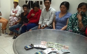 Cảnh sát phá sòng bạc 'quý bà' trong đêm