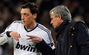 Đến Man United, Mourinho vẫn chưa "buông tha" cho Mesut Oezil