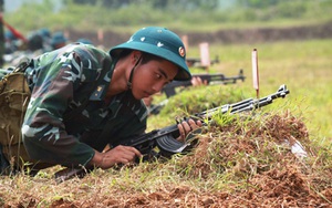 Canh lợn rừng, dùng AK-47 bắn rơi máy bay ném bom của Mỹ - Chuyện chỉ có ở Việt Nam!