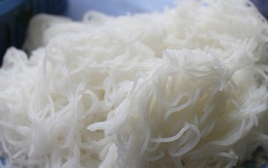Phát hiện bún chứa hóa chất độc hại bằng nước mắm