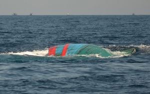 Một tàu cá với 34 ngư dân bị đâm chìm trên biển Hoàng Sa