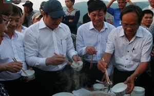 Chủ tịch Đà Nẵng đặt mua 100kg cá, ăn ngay cùng ngư dân