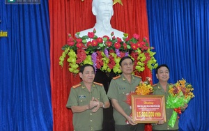 Công an Đà Nẵng bắt hai người Trung Quốc rút tiền bằng thẻ giả