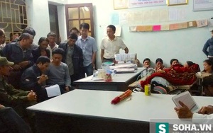 Hàng trăm người đưa thi thể bé gái tới quây bệnh viện