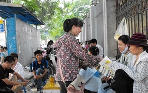 Hành động xả tờ rơi đáng lên án của cô gái trẻ