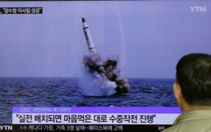 Triều Tiên lộ tên lửa hạt nhân, Mỹ "vội vã" điều tàu ngầm