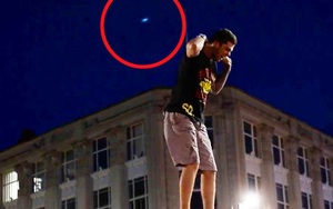 UFO bất ngờ ghé nhà Leicester City trong ngày đăng quang?
