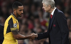 Walcott bùng nổ, Wenger tiến cử “trò cưng” cho tân HLV tuyển Anh