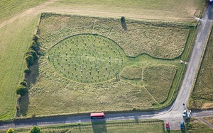 Khai quật bãi gỗ Woodhenge bí ẩn không kém Stonehenge