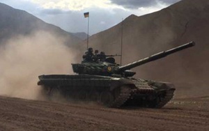 Hơn 100 xe tăng Ấn Độ áp sát biên giới Trung Quốc