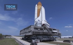 Cỗ xe "khủng" nặng 2.700 tấn chuyên chở tên lửa, tàu vũ trụ của NASA