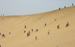 Không chỉ ở châu Phi, Nhật Bản cũng có sa mạc với những cồn cát cao hơn 50m
