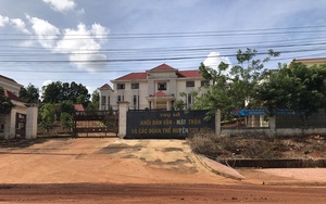 Về quê chịu tang mẹ, Trưởng phòng Giáo dục bất ngờ mất chức vào tay con gái Bí thư huyện