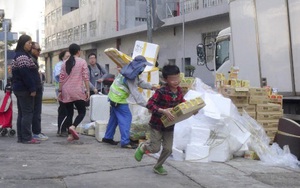 42.000 gói snack khoai tây hết hạn sử dụng, người dân kéo nhau đi lấy sạch trong chốc lát