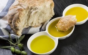 Mỗi ngày ăn 1 - 2 lát bánh mì với dầu ô liu: Những tác dụng mà bạn không ngờ!