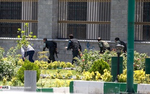 Một kẻ nổ bom tự sát khi bị bao vây trong tòa nhà Quốc hội Iran, IS nhận trách nhiệm