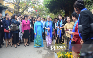 [ẢNH/VIDEO] Phu nhân/phu quân các lãnh đạo APEC hào hứng khám phá nét đẹp phố cổ Hội An