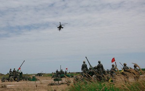 Trung Quốc "chơi sang" khi mang trực thăng Z-9 và Z-10 ra cho pháo phòng không tập bắn