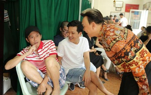 Hoài Linh, Trường Giang vui vẻ đi tập kịch