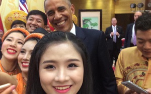 Hoàng Hậu Phương Đông, cô gái với cây Guitar Hawaii xuất hiện trong lễ đón cựu TT Obama
