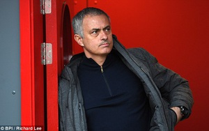 Mourinho hồ hởi với chiến thắng, buông lời khen Victor Valdes