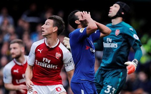 "Bắn" kém, Chelsea và Arsenal níu chân nhau nhìn thành Manchester bay cao