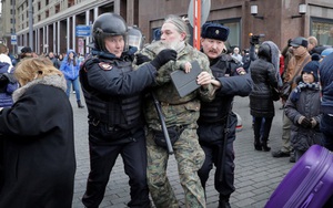 Cảnh sát Nga bắt hàng trăm người được cho là âm mưu lật đổ chính quyền Putin