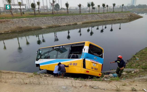 Đà Nẵng: Xe tải húc văng xe buýt rơi xuống sông