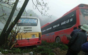 Chủ xe khách bị xe buýt tông tử vong lúc rạng sáng