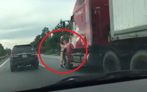 'Thượng úy Đức nếu không phản xạ nhảy lên bám vào đầu xe, sẽ bị xe container đè nát'