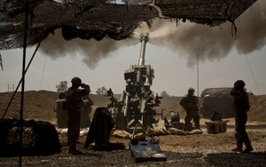 24h qua ảnh: Lính Mỹ nã pháo yểm trợ quân đội Iraq diệt IS