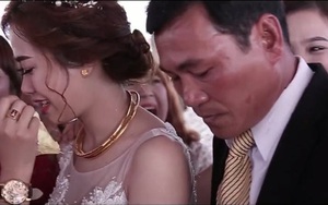 Clip: Cha bật khóc trong đám cưới con gái khiến bao người thổn thức