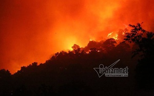 Có người ngạt khói trong đám cháy đỏ rực trời ở Sóc Sơn, 500 người dập lửa