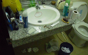 Nỗi khổ của nhân viên dọn phòng và tâm sự “Người Việt vô cùng bê bối”
