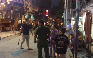 Công an nổ súng khống chế đối tượng cầm dao chống đối giữa Sài Gòn