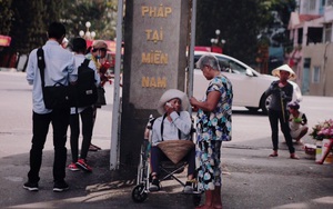 Tình yêu của đôi vợ chồng bán vé số dạo trên phố Sài Gòn khiến bao trái tim rung động